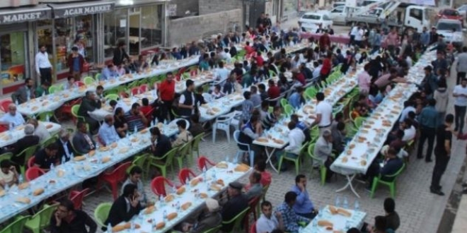 VEDA� Y�ksekova'da bin ki�iye iftar yeme�i verdi