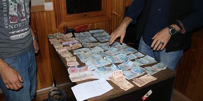 Dilencinin üzerinden 30 bin lira nakit çıktı