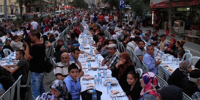 Kastamonu'da, bir kilometre uzunluunda iftar sofras