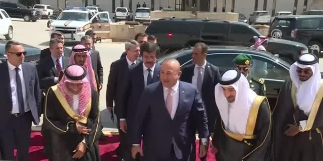 Çavuşoğlu ve Zeybekci Katar'a geldi