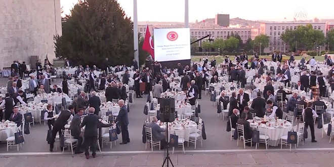 TBMM Başkanı, milletvekillerine iftar yemeği verdi