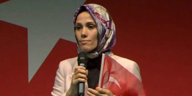 Ortak sınavda tam puan alan öğrencilere Esra Albayrak'tan burs