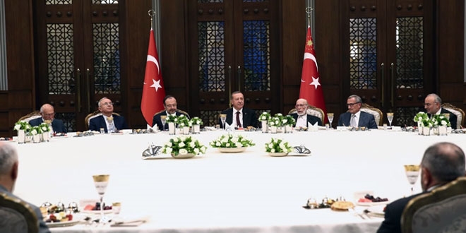 Cumhurbakan Erdoan, devlet protokolne iftar verecek