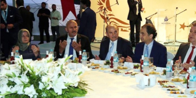 Kadir Topbaş, muhtarlarla iftarda buluştu