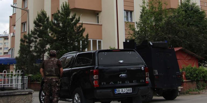 Polis 19 saattir ikna etmek için uğraşıyor
