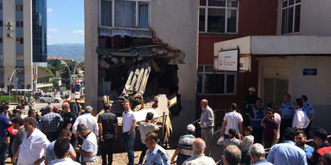 Vinç sağlık ocağına girdi: 1 ölü, 1 yaralı