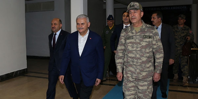 Başbakan Yıldırım, Diyarbakır Valiliği'ni ziyaret etti