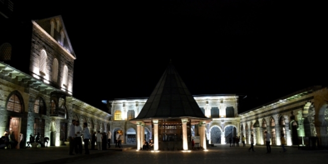 Yıldırım, teravih namazını Diyarbakır Ulu Cami'de kıldı