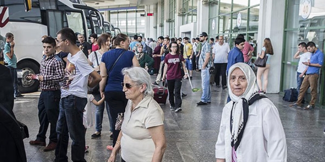 Bayram için otobüs biletleri tükendi