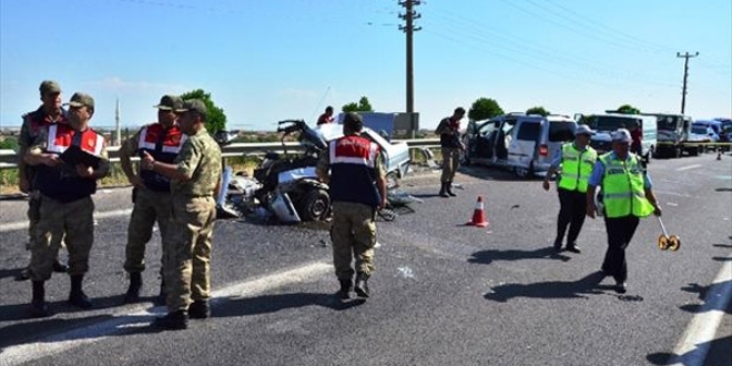 Malatya'da trafik kazas: 2 l, 6 yaral