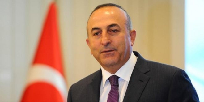 Çavuşoğlu, Üsküp'te soydaşlarla bir araya geldi