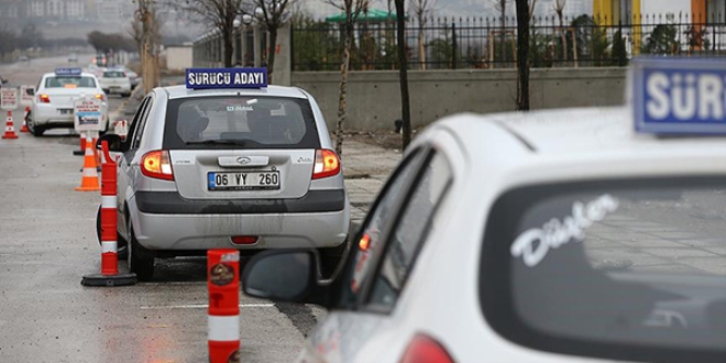 Ehliyet snavlarnda yeni soru dnemi balyor