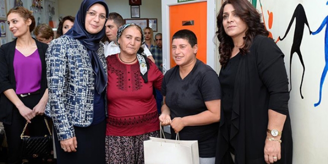 Semiha Yıldırım Tuncelili çocukları sevindirdi