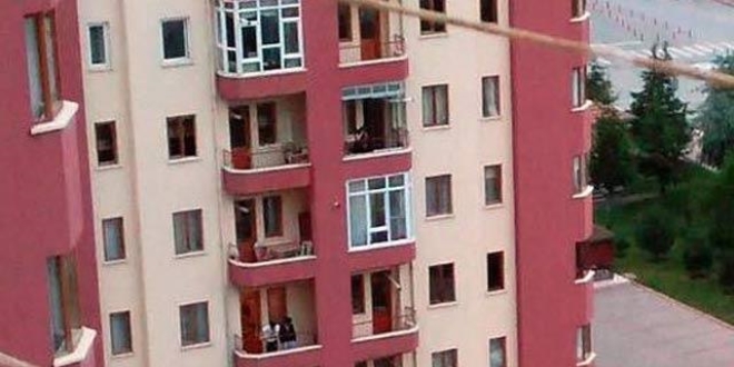Asansör boşluğuna düşen çocuk hayatını kaybetti
