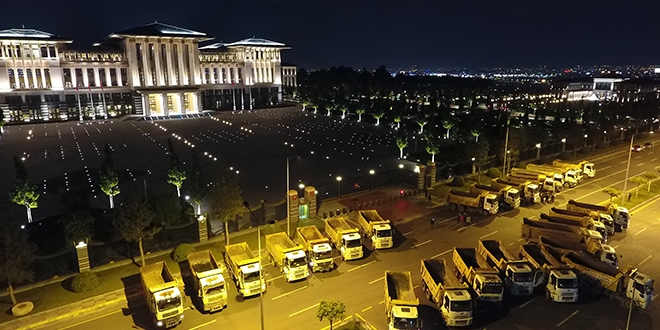 Kamyonlar, Beştepe Külliye'sinin önüne park edildi