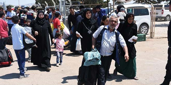 Sınır kapısında Suriye'lilerin bayram yoğunluğu