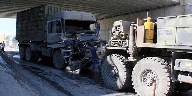 Gaziantep'te askeri konvoyda kaza: 1 asker yaralı