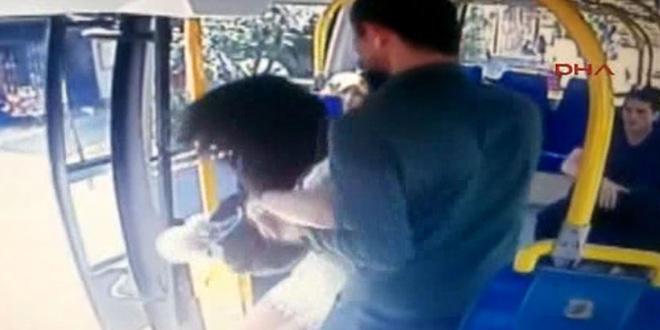Üniversiteli kıza minibüste böyle saldırmış!