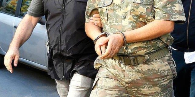 Manisa'da 6 rütbeli askere zehirlenme gözaltısı