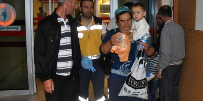 Hapları şeker zannedip yutan 2 kardeş hastanelik oldu