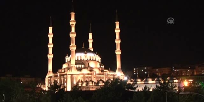 Be�tepe Millet Camisi'nde Kadir Gecesi �zel program�