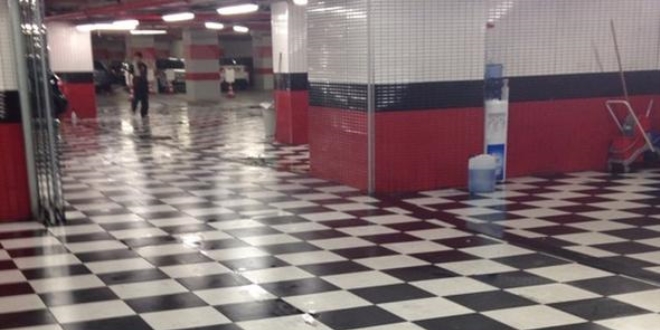 AVM otoparkında skandal: Otoparkta kadın müşteriye saldırdılar