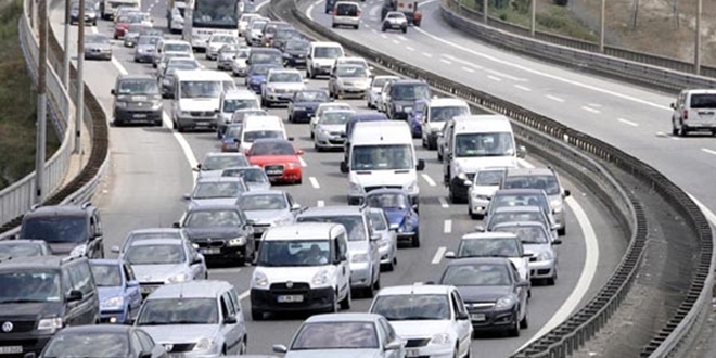D�zce TEM otoyolunda bayram trafi�i ba�lad�
