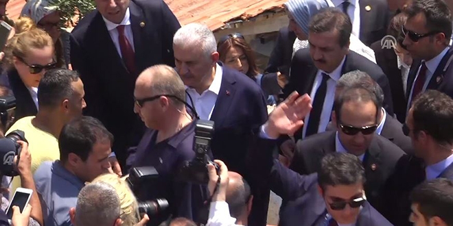 Yıldırım, şehit Astsubay Efiloğlu'nun babaevini ziyaret etti