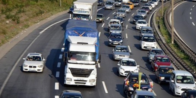 D-100 karayolunda uzun ara� kuyruklar� olu�tu