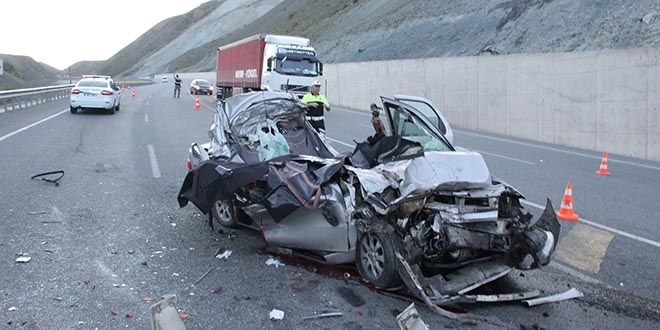 Erzincan'da trafik kazas: 5 l