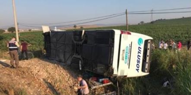 Balkesir'de yolcu otobs devrildi: 1 l 45 yaral