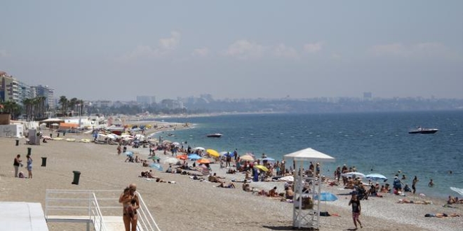 Antalya'da hava sıcaklığının 39 dereceyi buldu
