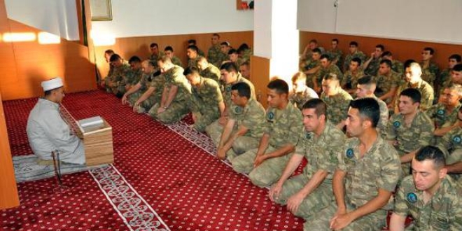 Sınırı koruyan Mehmetçik'in bayram sevinci