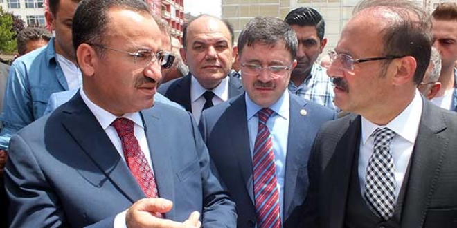 Bozdağ, Yozgat'ta bayramlaşma programına katıldı