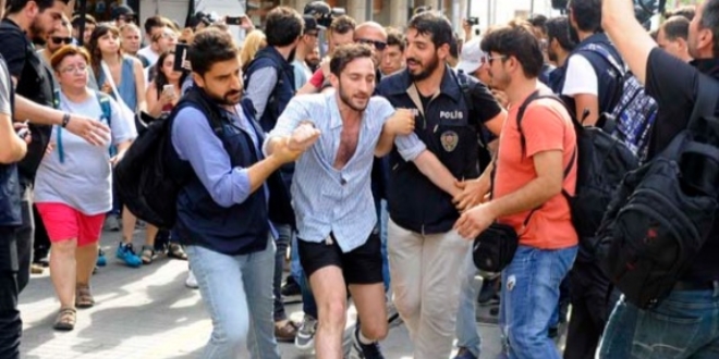 LGBTİ yürüyüşü için toplanan 20 kişi gözaltına alındı