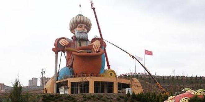 �zmir'de 'Nasreddin Hoca' heykelinin kald�r�lmas� talep ediliyor