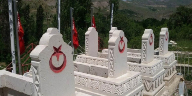 Şeyma'nın Şehit Babasının mezarı başındaki sözleri herkesi ağlattı