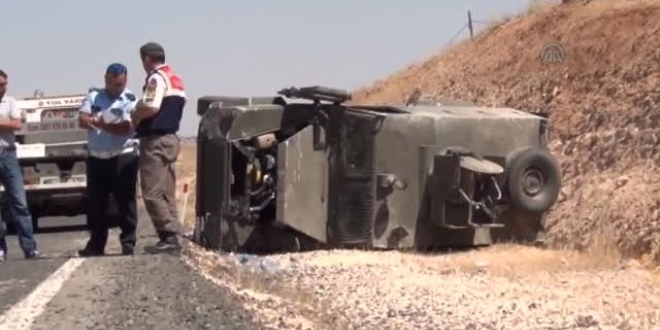 Askerleri taşıyan araç devrildi: 1'İ şehit, 6'sı yaralı