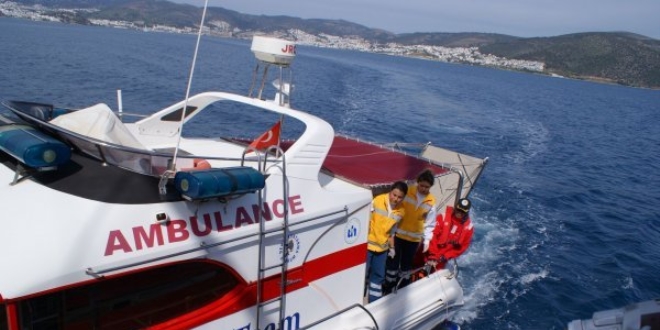 Antalya'da denize giren turist bouldu