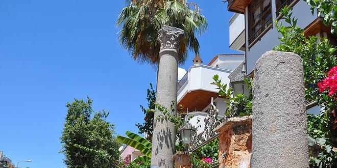 Roma sütununu apartman süsü yapmışlar