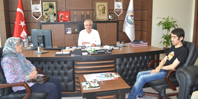Engelli genç annesinin adında üniversite açmak istiyor