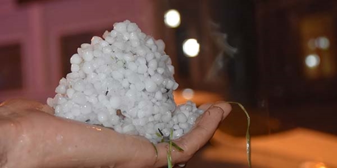 Kars'ta şiddetli dolu yağdı