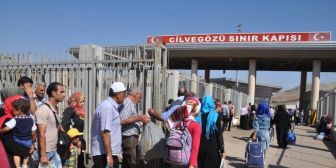 Bayramlamaya giden Suriyeli'lerin Trkiye'ye dnleri sryor