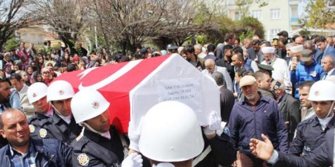 Şehit polis memuru son yolculuğuna uğurlandı