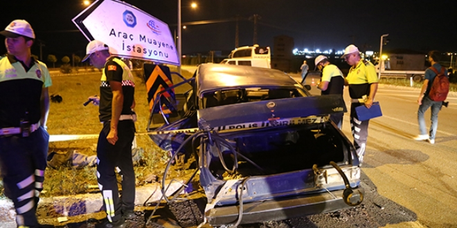 Otomobille minibüs çarpıştı: 1 ölü, 7 yaralı