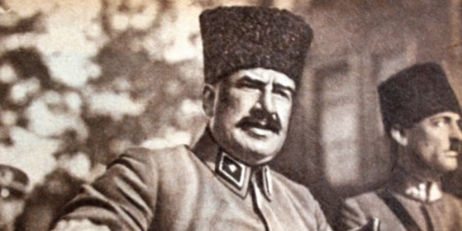 Fevzi Çakmak'ın silahını çaldılar