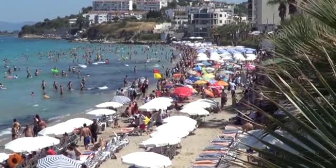 Sıcak hava, deniz, havuz ve parklara akın ettirdi