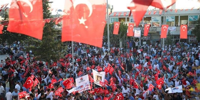 Suru'ta Trk bayraklaryla PKK terrne tepki