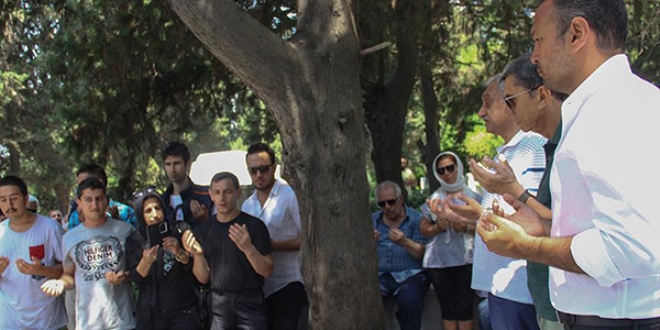Kemal Sunal mezarı başında anıldı