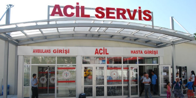 Tartışmayı ayırmaya çalışan polis yaralandı